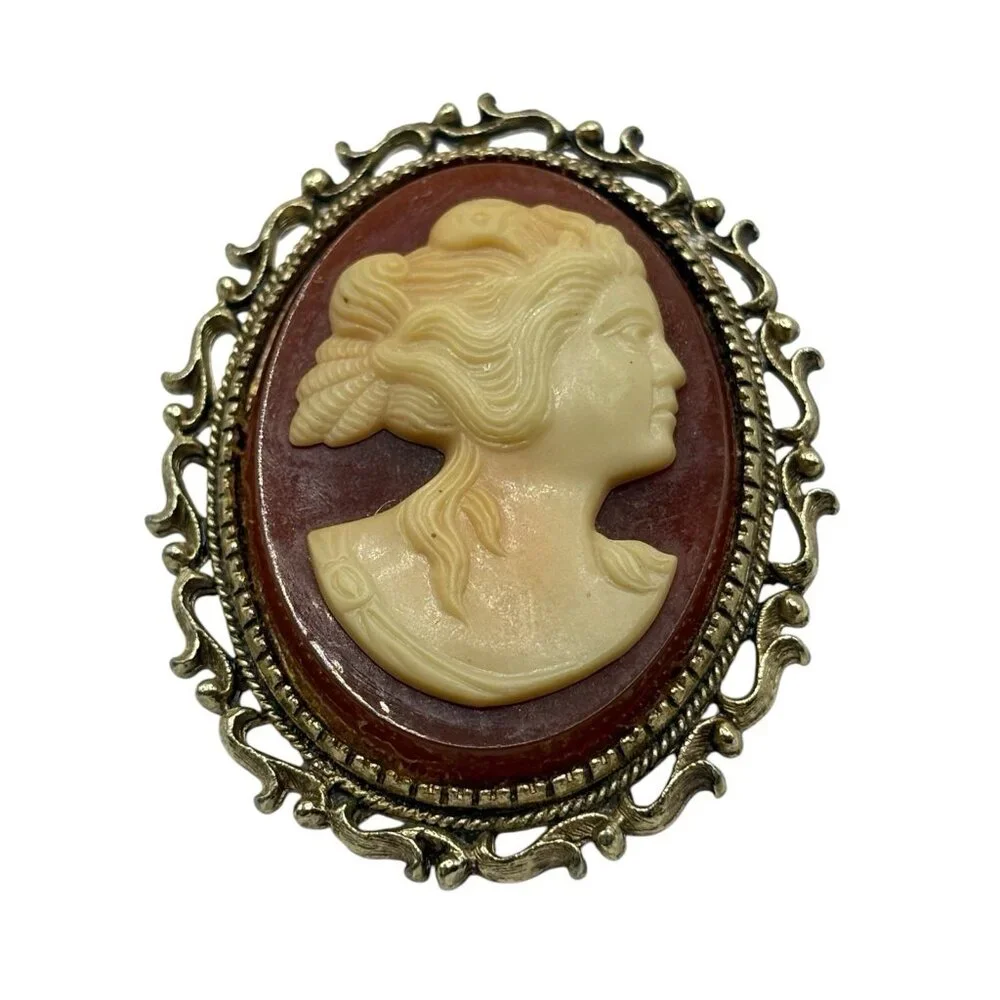 Vintage Cameo Brooch Pin‎ Signed JJ Jonette Gold Tone Resin Open Work Filigree